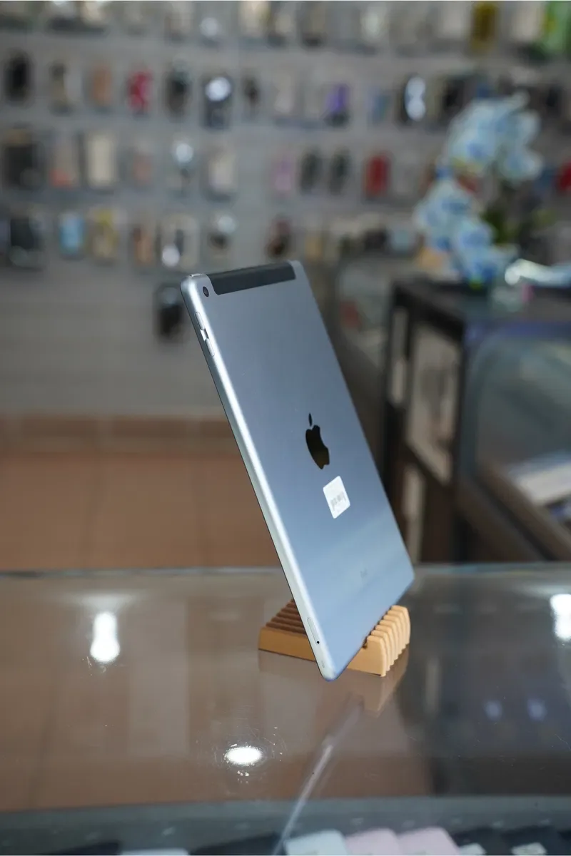 iPad 2018 32GB Space LTE — фото 4