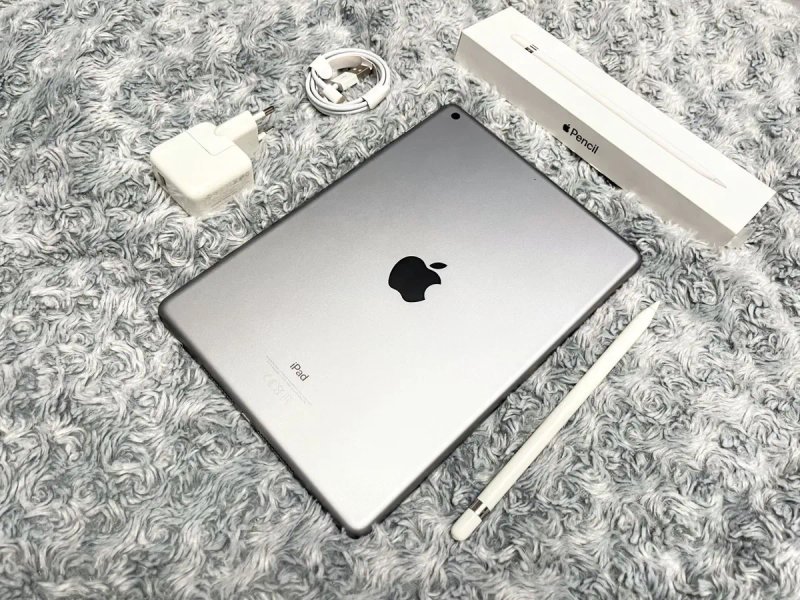 IPad 6 (32 gb) wi-fi, отличное состояние + стекло! А1893 — фото 2