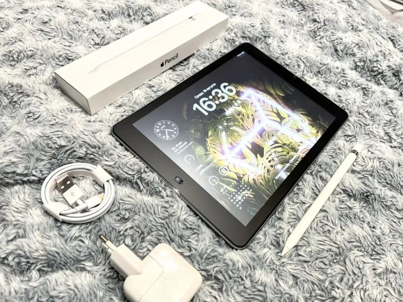 IPad 6 (32 gb) wi-fi, отличное состояние + стекло! А1893 — фото 3