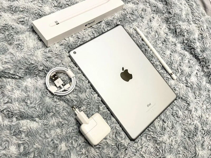 IPad 6 (32 gb) wi-fi, отличное состояние + стекло! А1893 — фото 4