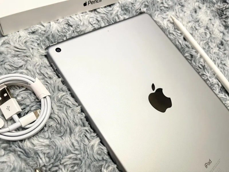 IPad 6 (32 gb) wi-fi, отличное состояние + стекло! А1893 — фото 6