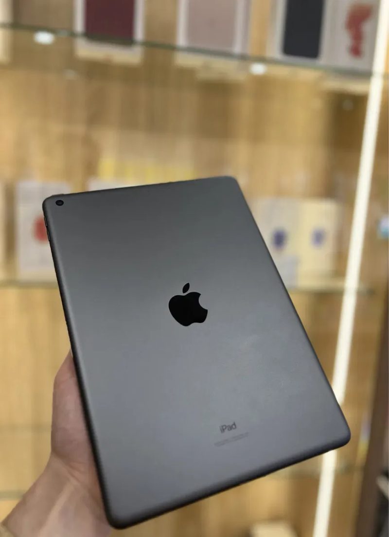 iPad 8th 128 gb Space Gray 2020 року 10.2 WIFI планшет з гарантією для ігор малювання навчання та роботи  ios 26 — фото 2