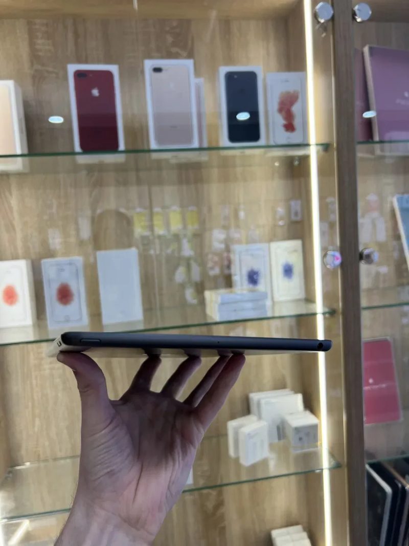 iPad 8th 128 gb Space Gray 2020 року 10.2 WIFI планшет з гарантією для ігор малювання навчання та роботи  ios 26 — фото 3