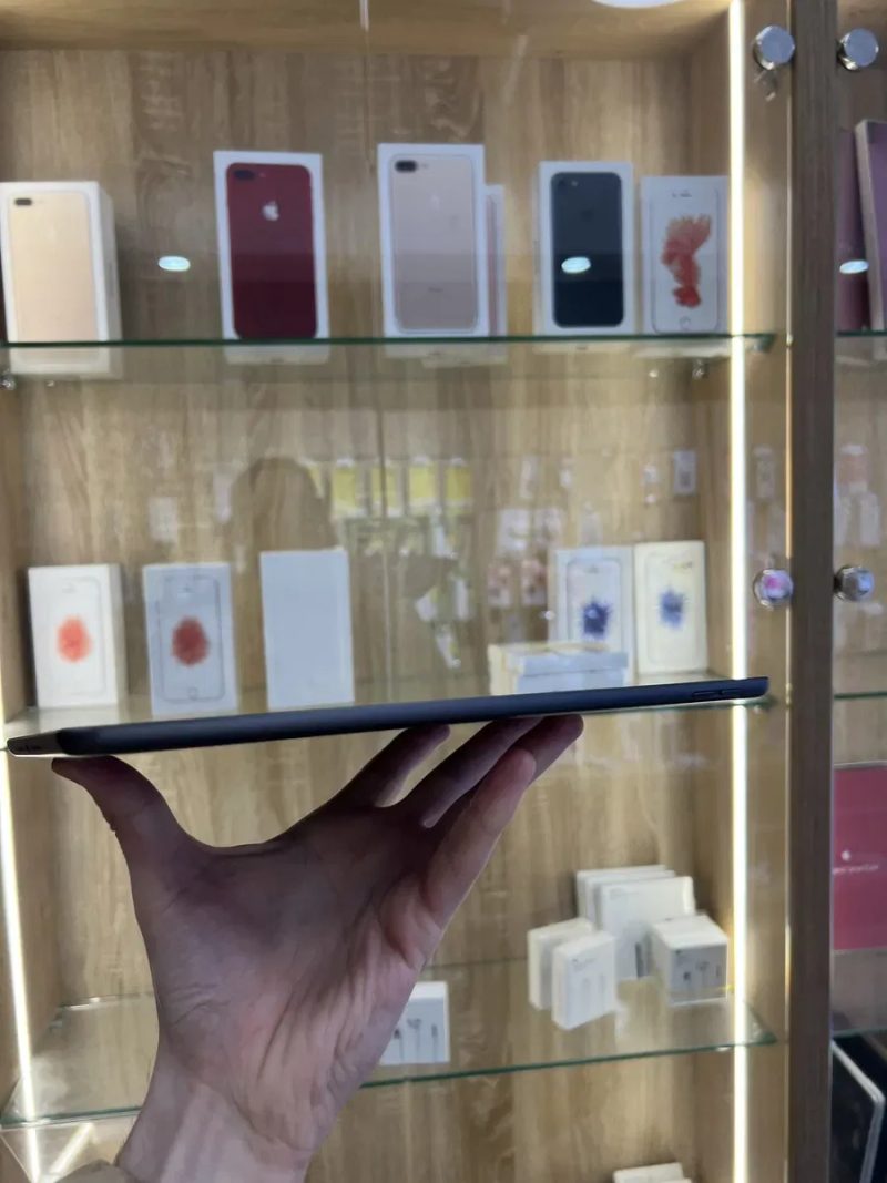 iPad 8th 128 gb Space Gray 2020 року 10.2 WIFI планшет з гарантією для ігор малювання навчання та роботи  ios 26 — фото 4