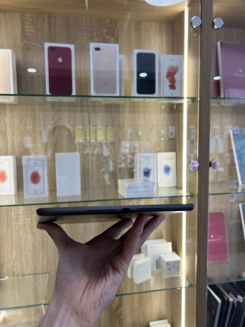 iPad 8th 128 gb Space Gray 2020 року 10.2 WIFI планшет з гарантією для ігор малювання навчання та роботи  ios 26 — фото 5