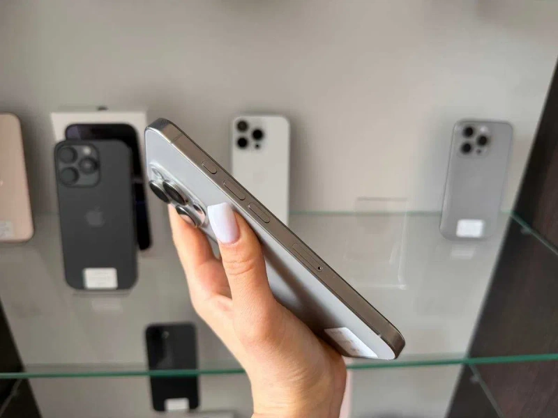 iPhone 16 Pro 128 Gb Neverlock (фізична карта) / Магазин + Гарантія — фото 3