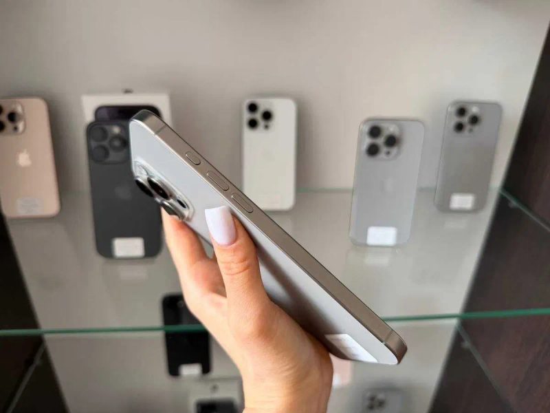 iPhone 16 Pro Max 256 Gb Neverlock / Магазин + Гарантія — фото 3