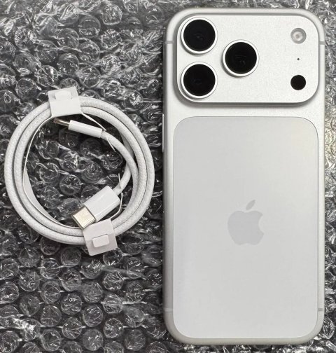 iPhone 17 pro 256Gb eSim 100% батарея $1050