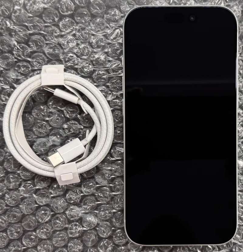iPhone 17 pro 256Gb eSim 100% батарея $1050 — фото 2