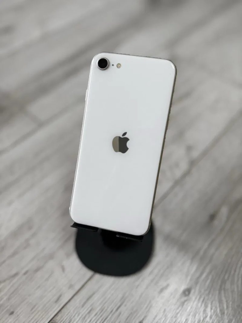 iPhone SE 2022 ( 2023 )  хороший стан з зарядкою — фото 2