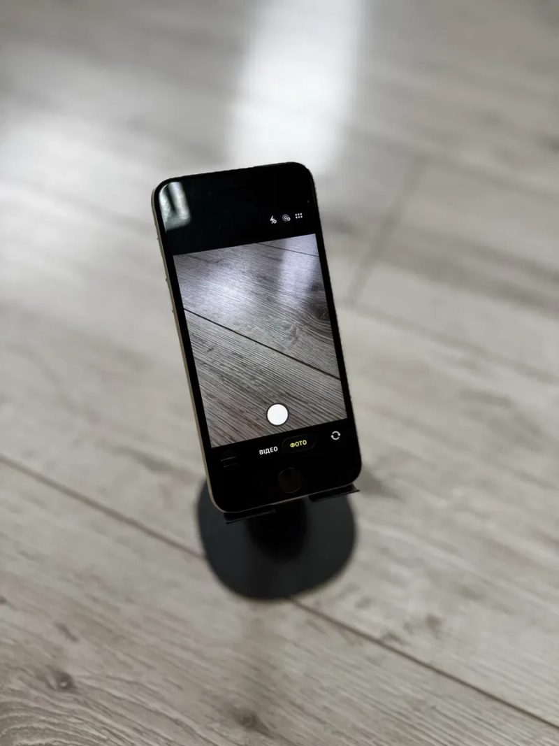 iPhone SE 2022 ( 2023 )  хороший стан з зарядкою — фото 7