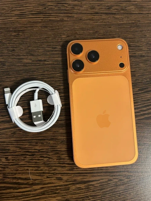 iphone Xr в корпусі 17 pro