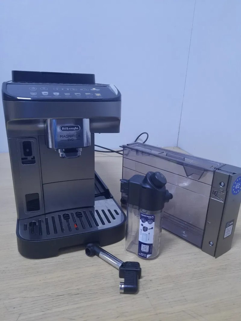 Кавомашина DeLonghi ECAM 290.81 TB Magnifica Evo — фото 2