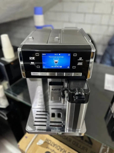 Кавомашина Delonghi Primadonna