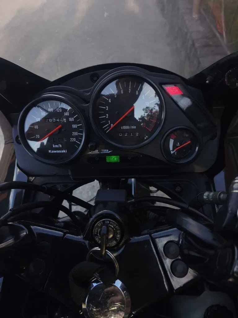 Kawasaki GPZ 500S Кавасаки — фото 7