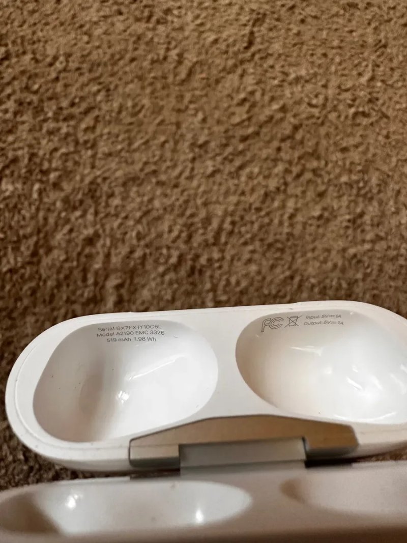 Кейс Airpods pro оригинал — фото 4