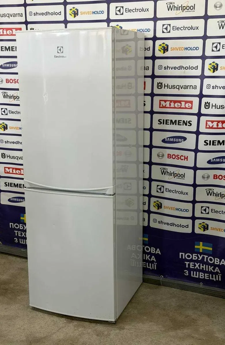Холодильник б/в Electrolux 175см нижня морозилка 4* 109л #08389 — фото 3