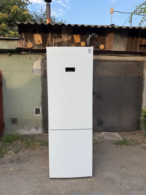 Холодильник Bosch 70 см . Продам. Доставкa
