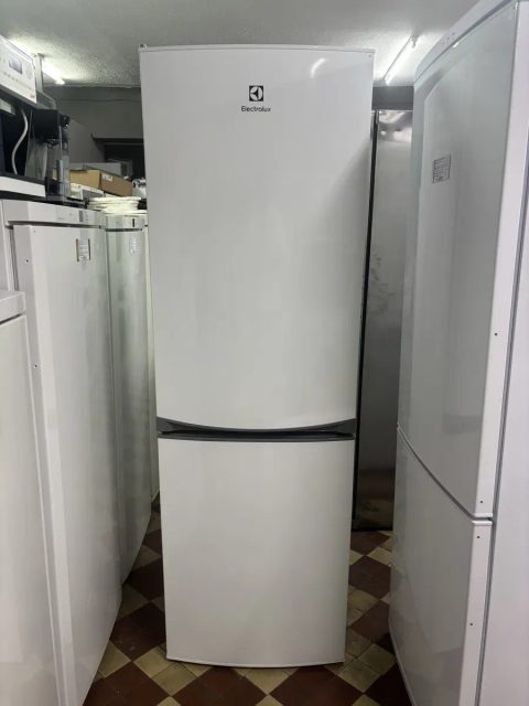 Холодильник Electrolux KNT3F34W1 із Німеччини б/у
