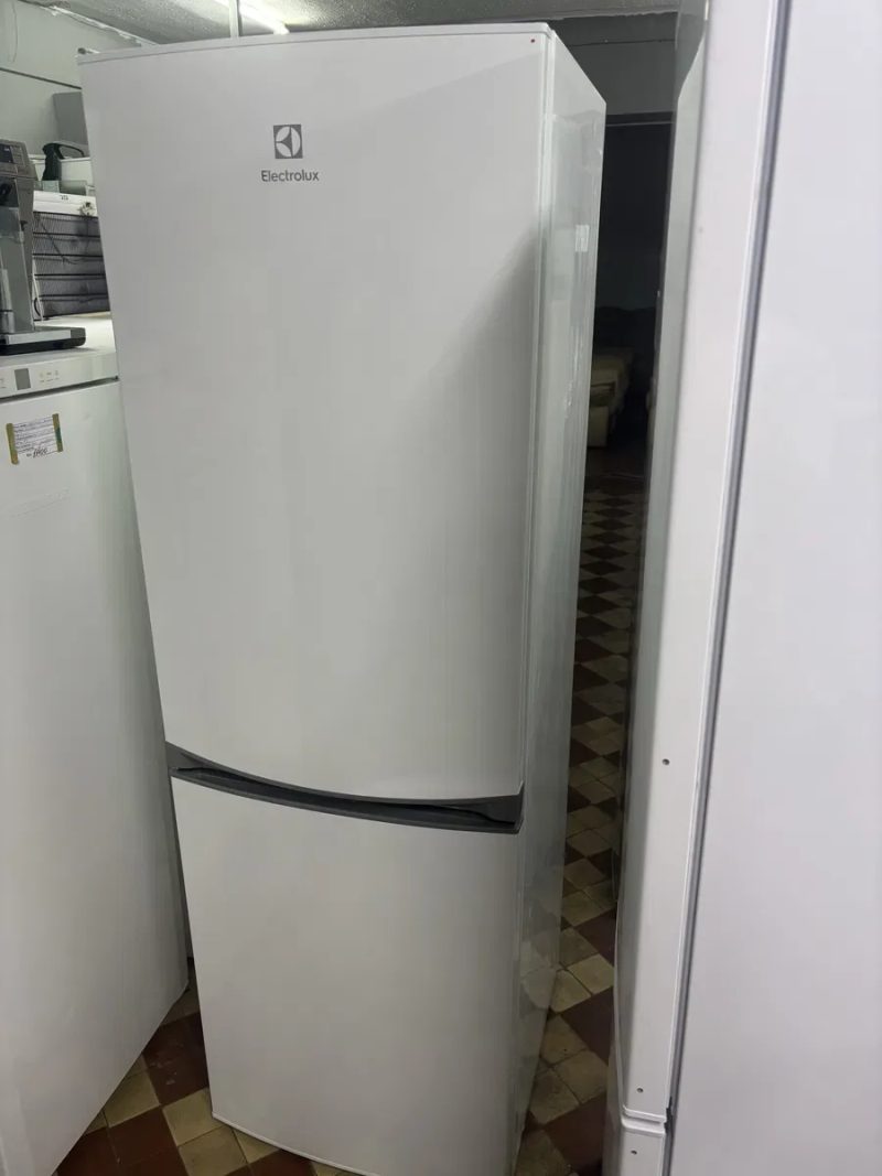 Холодильник Electrolux KNT3F34W1 із Німеччини б/у — фото 4