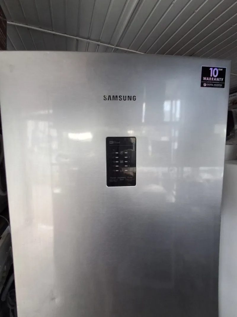Холодильник Samsung model RB29HER2CSA — фото 2