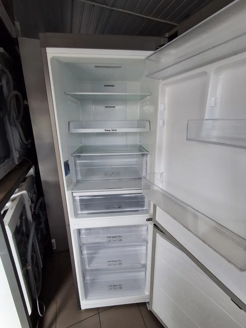 Холодильник Samsung model RB29HER2CSA — фото 3