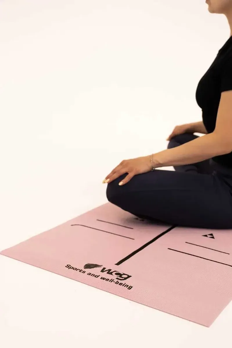Килимок для йоги WCG Asana 173×61×0,4 см з розміткою для асан та чохлом, пастельно-рожевий — фото 3