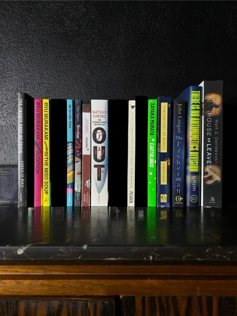 книги англійською та українською
