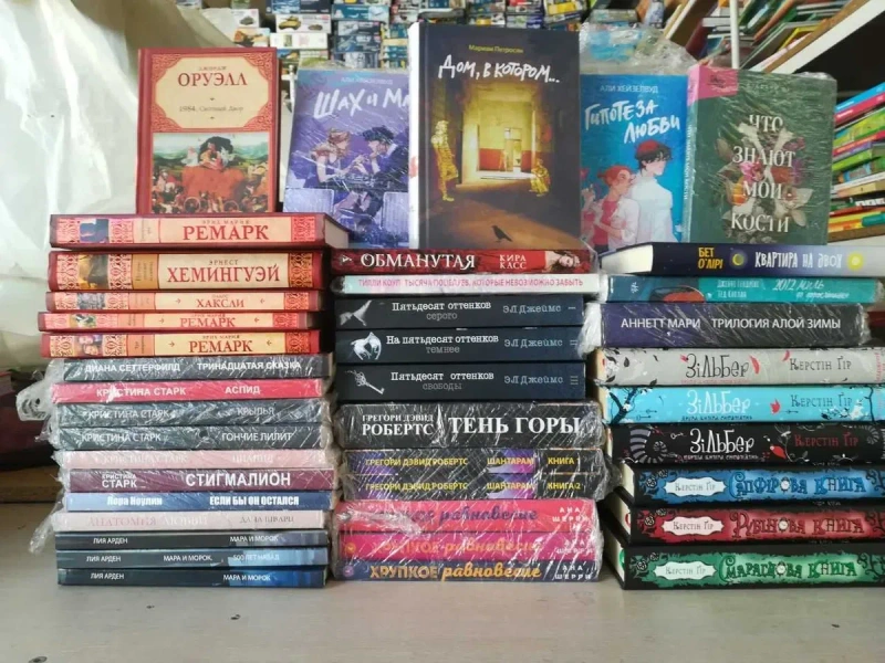 Книги в серии Эксклюзивная классика Паланик Вонегут Камю Гомер — фото 2