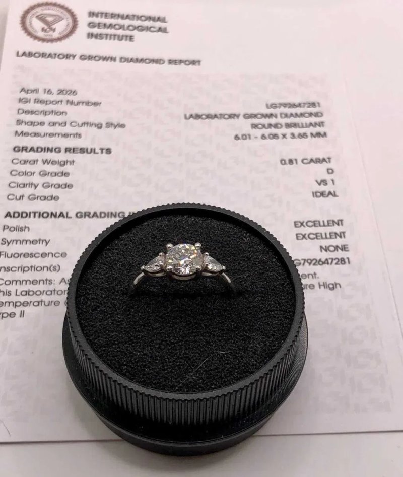 Кольцо белое золото бриллиант 0.81 карат сертификат — фото 5