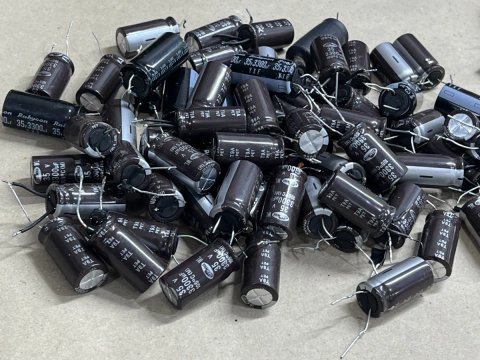 Конденсатор 35V 3300uF