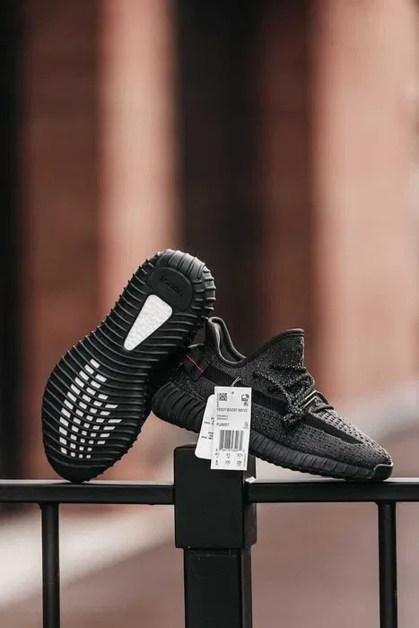Кросівки Adidas Yeezy Boost 350 V2 Full Reflective Premium Black — фото 2