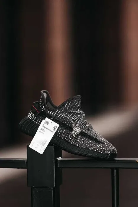 Кросівки Adidas Yeezy Boost 350 V2 Full Reflective Premium Black — фото 4