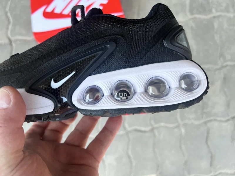Кросівки чоловічі Nike Air Max DN black white в наявності — фото 3