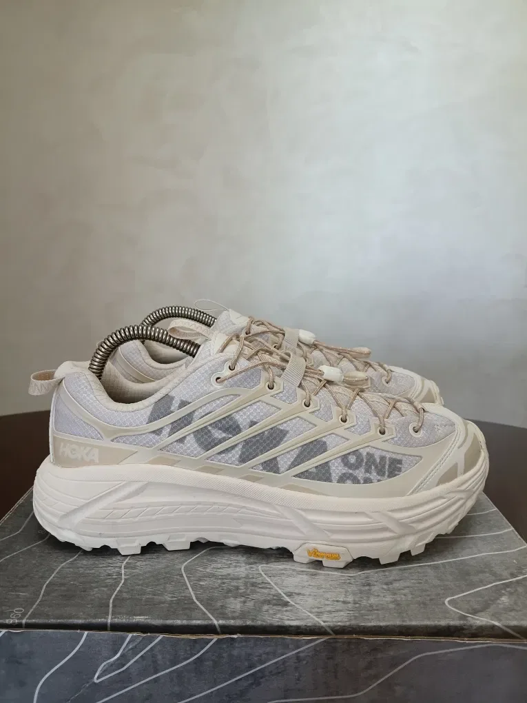 Кросівки Hoka One One Mafate Three2 Low Eggnog Shifting Sand - 1141572-ESSN
розмір 42 довжина устілки 27 см
НОВІ — фото 2