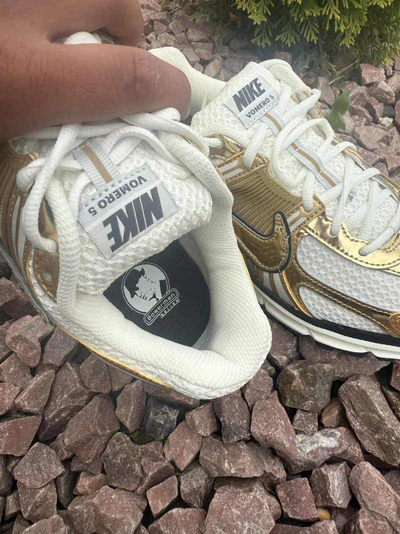 Кросівки, ОРИГІНАЛ Nike w zoom vomero5 gold — фото 2