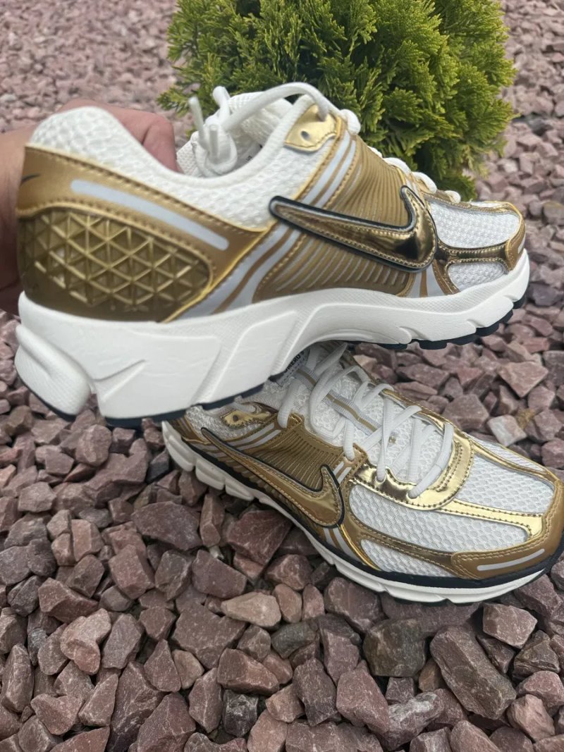 Кросівки, ОРИГІНАЛ Nike w zoom vomero5 gold — фото 3