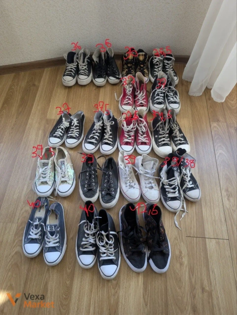Кросівки різні