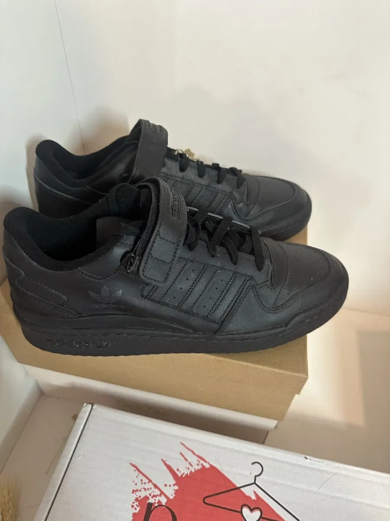 Кросівки унісекс Adidas Forum Low black GV9766 — фото 2