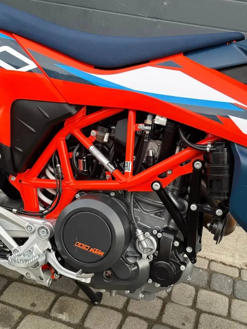 Ktm smc 690 R 2024 ne husqvarna 701 — фото 4