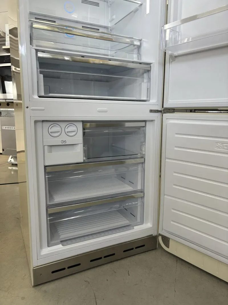 Культовий ретро холодильник Smeg FAB38RCR Cream (кремовий, 70 см) — фото 4