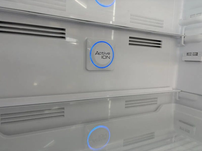 Культовий ретро холодильник Smeg FAB38RCR Cream (кремовий, 70 см) — фото 6
