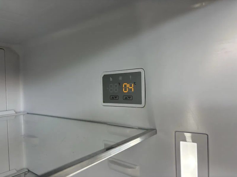 Культовий ретро холодильник Smeg FAB38RCR Cream (кремовий, 70 см) — фото 8