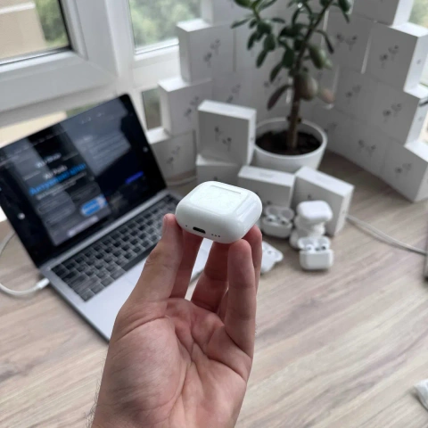 Магазин б/у Кейс AirPods 4 ANC A3059 A3056 A3055 A3057 Оригинал з шумопоглинанням анс