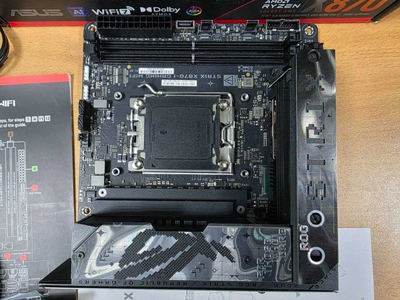Материнська плата Asus ROG Strix X870-I WiFi — фото 2