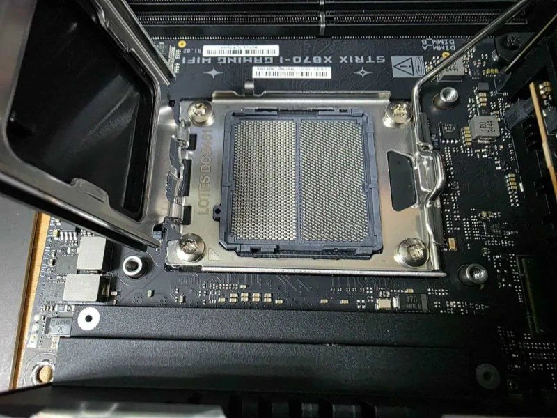 Материнська плата Asus ROG Strix X870-I WiFi — фото 4