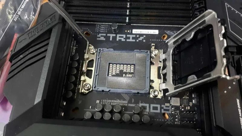 Материнська плата Asus Rog Strix Z790-H Gaming WiFi — фото 4