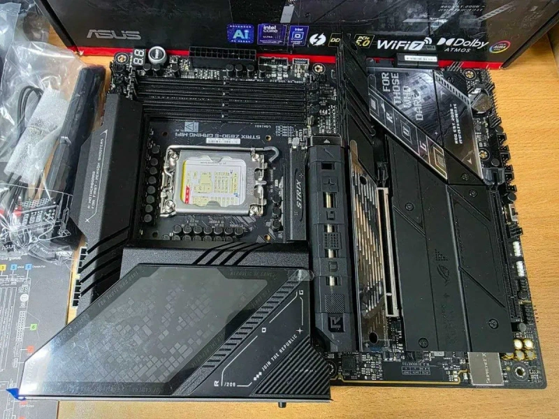 Материнська плата Asus ROG Strix Z890-E Gaming WiFi — фото 2
