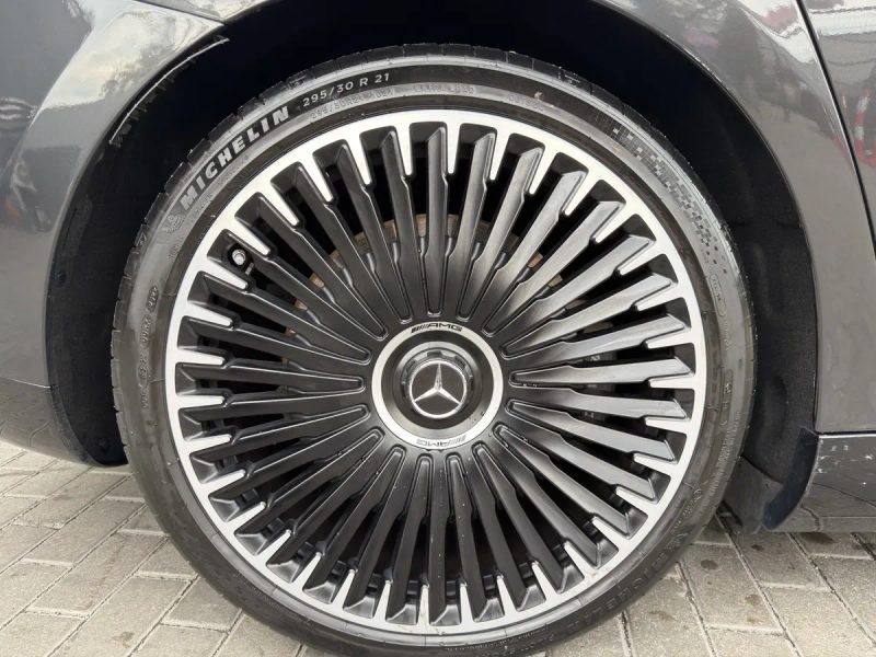 Mercedes-Benz EQE AMG 53 — фото 8