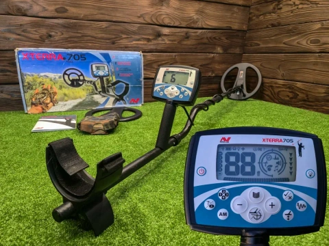 Металошукач Minelab X-Terra 705